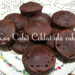 A picture of Kue cubit coklat ala cake.