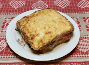 Foto di Croque Monsieur con Emmental svizzero DOP e Jalapeño