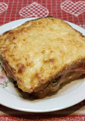 Foto di Croque Monsieur con Emmental svizzero DOP e Jalapeño