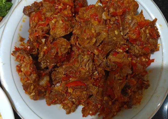 Cara Gampang Menyajikan Dendeng Balado Simple yang Enak Banget