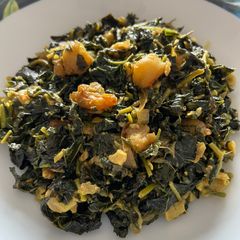 A picture of Spinach with small prawn.