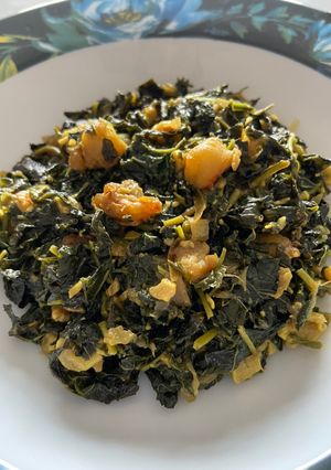 A picture of Spinach with small prawn.