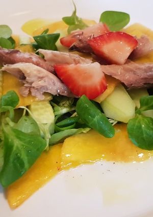 Foto di Insalata di sgombro e frutta