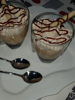 Una foto de Postre con bombones de caramelo