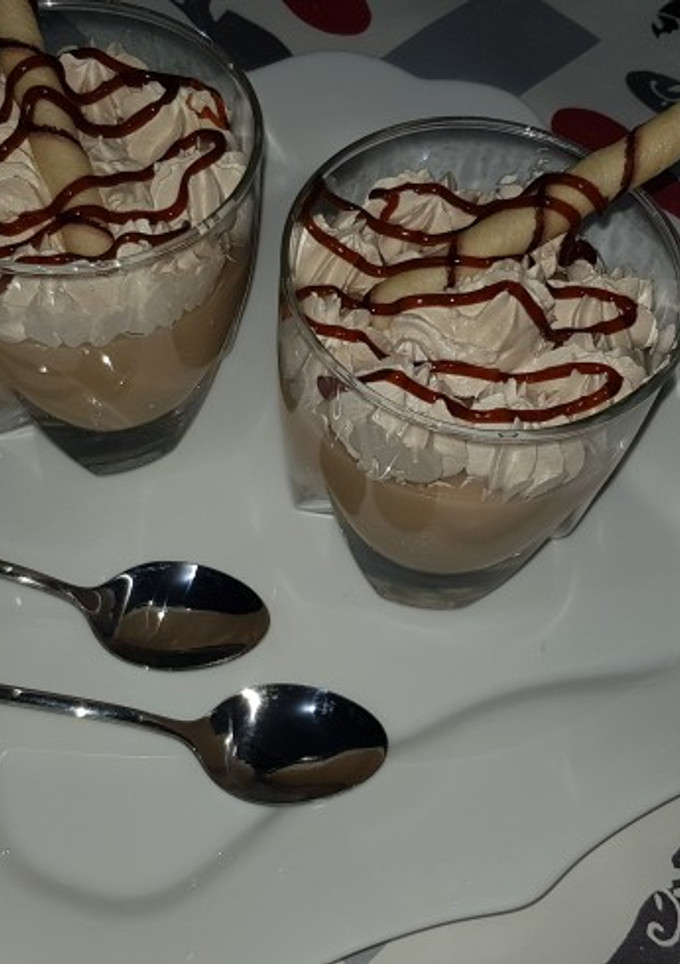Una foto de Postre con bombones de caramelo