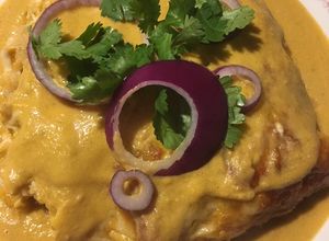 Una foto de Enchiladas suizas rojas