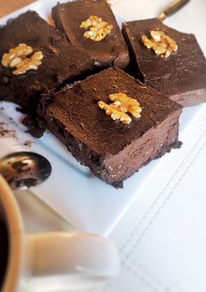 Una foto de Brownies con ganache, veganos, sin azúcar y sin harina 🖤