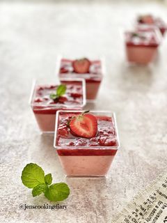 A picture of Strawberry Compote Pudding.