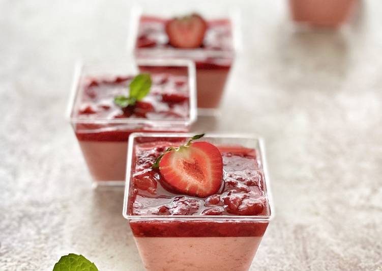 Simple Way to Make Quick Strawberry Compote Pudding