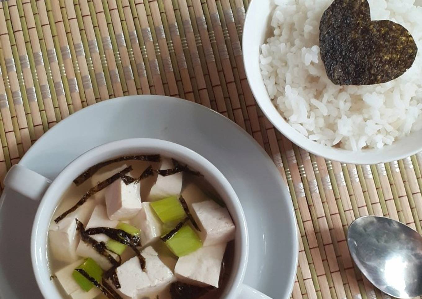 Sup Tahu Miso Dashi