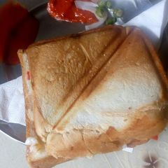 A picture of Cheese onion sandwich.