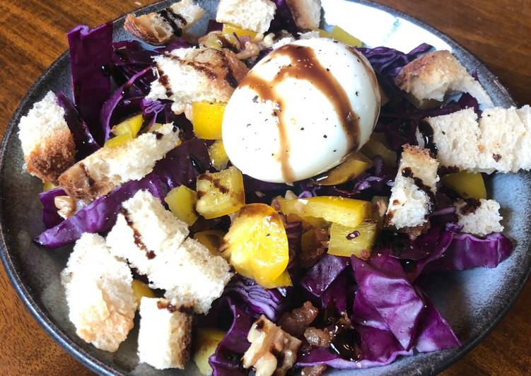 Red cabbage magic salad