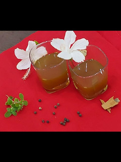 होममेड इम्युनिटी बूस्टर काढ़ा (homemade immunity booster kadha recipe in HindI) रेसिपी मुख्य फोटो