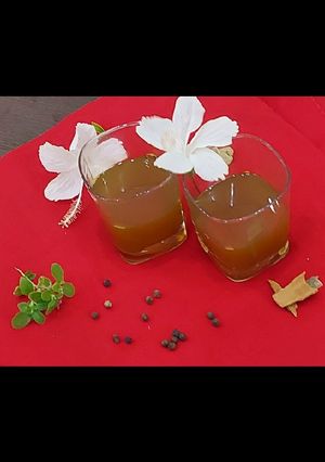 होममेड इम्युनिटी बूस्टर काढ़ा (homemade immunity booster kadha recipe in HindI) रेसिपी मुख्य फोटो