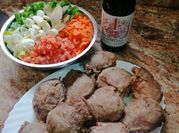 Una foto de carrillada de cerdo con puerro