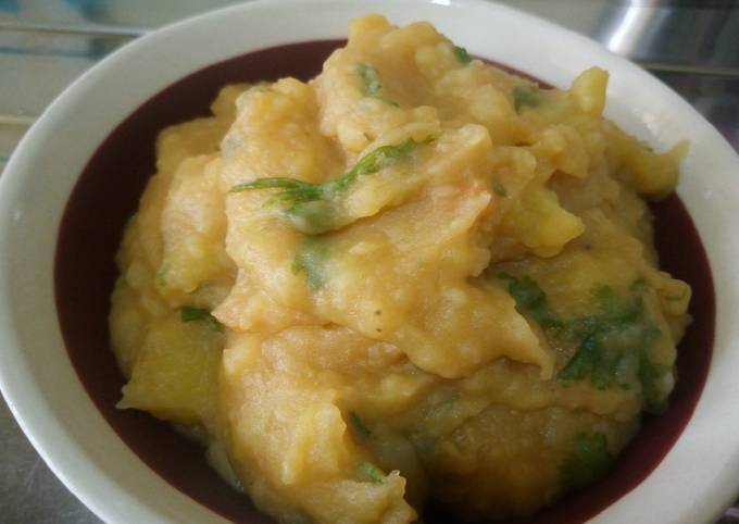 Mashed bananas with potatoes