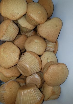 A picture of Vanilla cup cake.