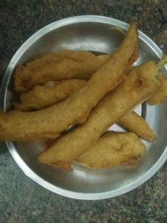 மிளகாய் பஜ்ஜி(chilli bajji recipe in tamil) செய்முறை முக்கிய புகைப்படம்