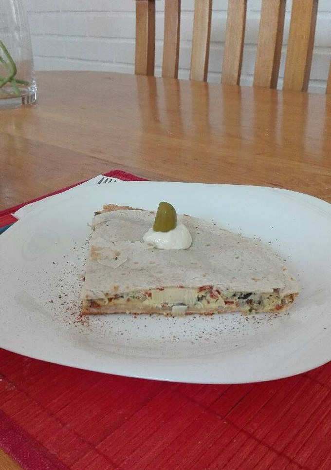 Una foto de Pastel de champiñones y palmitos con tortillas mexicanas