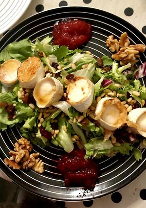 Una foto de Ensalada de queso de cabra
