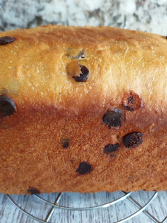 Una foto de Pan de molde con naranja y chocolate (en panificadora y molde con tapa)