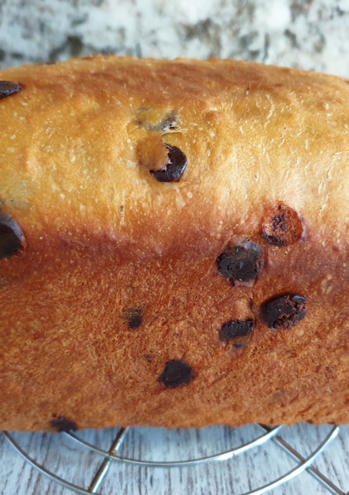 Una foto de Pan de molde con naranja y chocolate (en panificadora y molde con tapa)