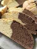 Biscotti bianchi e neri da inzuppo