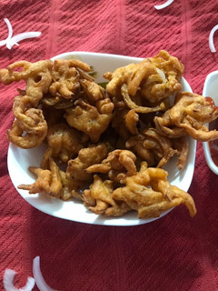 ઓનીયન પકોડા (Onion Pakoda Recipe In Gujarati) રેસીપી મુખ્ય ફોટો