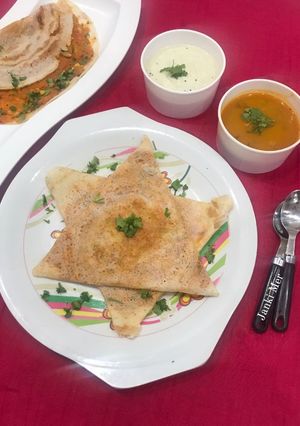 મૈસૂર મસાલા ઢોંસા (Mysore Masala Dosa Recipe In Gujarati) રેસીપી મુખ્ય ફોટો