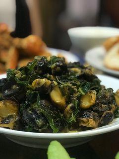 Hình của món Ốc xào lá cách.