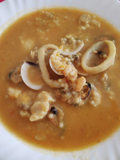 Una foto de Sopa de pescado y marisco fácil y deliciosa