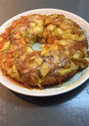 Una foto de Torta invertida de Manzanas