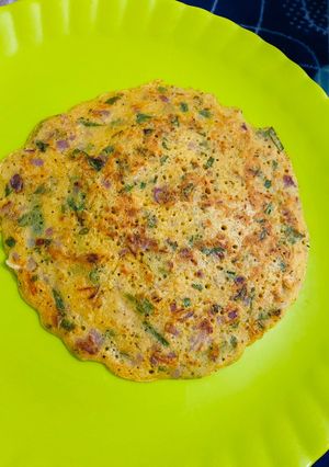 A picture of Besan chillaa.