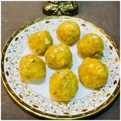 A picture of Dry fruits besan Ladoos.