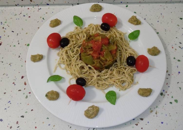 Fideos chinos con guacamole y pimentada