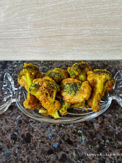ফ্রাইড গার্লিক ব্রোকলি রেসিপির প্রধান ছবি