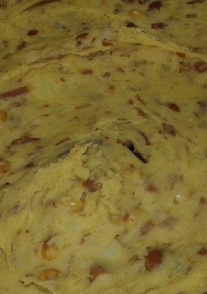 A picture of Mashed potatoes with githeri.