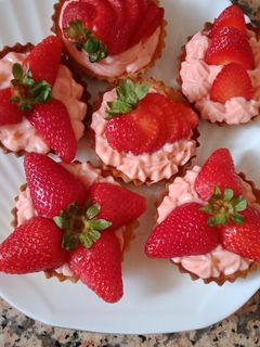 صورة لوصفة تارتولات الفراولة بكريمة لذيذة 🍓🍓