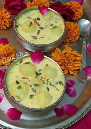 A picture of Kesariya Angoori Rasmalai.