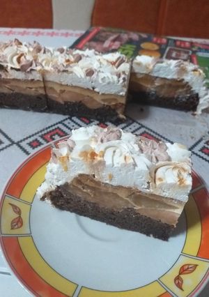 O poză a rețetei Tort de mere cu cremă caramel.