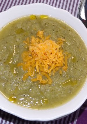 Foto principal de Sopa crema de calabacines con cúrcuma y jengibre