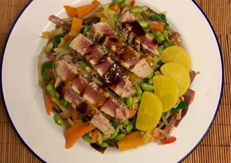 Seared teriyaki tuna with buckwheat soba and edamame beans GF π―π΅