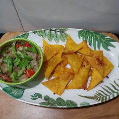 A picture of Avocado and Spinach salsa dip with Maize and Wheat flour Nachos.