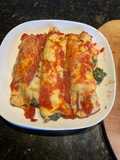 Canelones de espinaca y mozzarella con salsa fileto