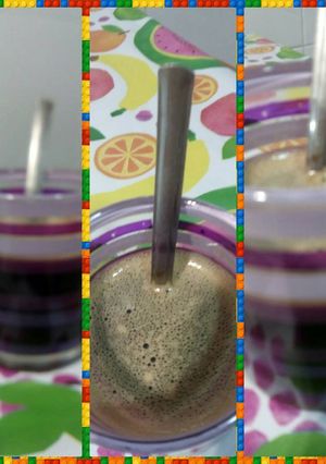 Una foto de Café al aroma de jengibre con gotas de orujo