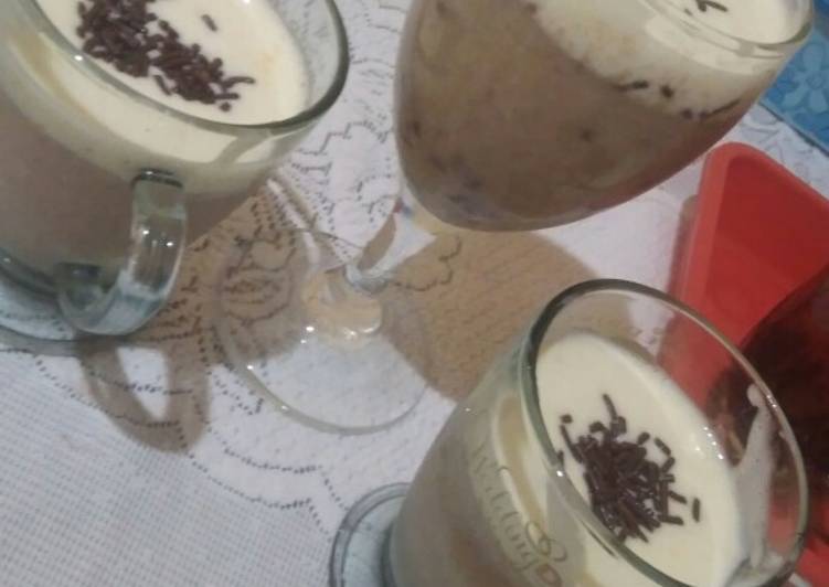 Banana smoothies oat with creamy cream