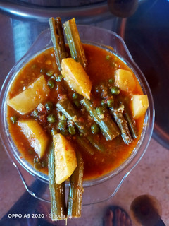 સરગવા વટાણા નું શાક (Saragva Vatana Shak Recipe In Gujarati) રેસીપી મુખ્ય ફોટો