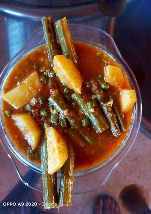 સરગવા વટાણા નું શાક (Saragva Vatana Shak Recipe In Gujarati) રેસીપી મુખ્ય ફોટો