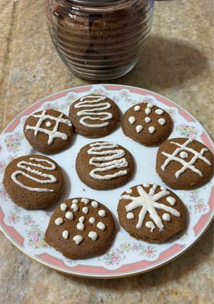 Una foto de Galletitas navideñas de jengibre y canela con harina de almendra
