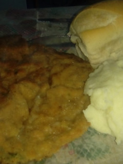 Una foto de Milanesas con puré